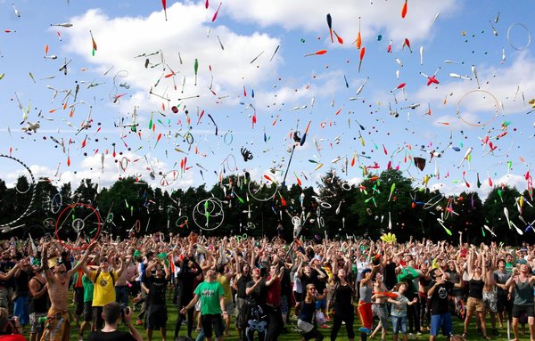 Quelles astuces pour organiser un festival de courts métrages en plein air dans votre quartier ?