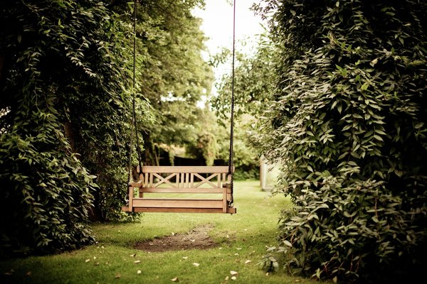 Quelle est la meilleure façon de fabriquer des ornements de jardin à partir de débris naturels ?